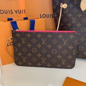 NWT Louis Vuitton Neverfull Wristlet Clutch Peony
